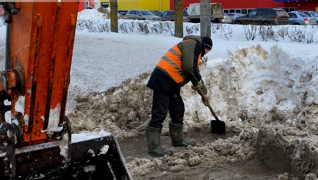 В Йошкар-Оле начали очистку колодцев ливневой канализации