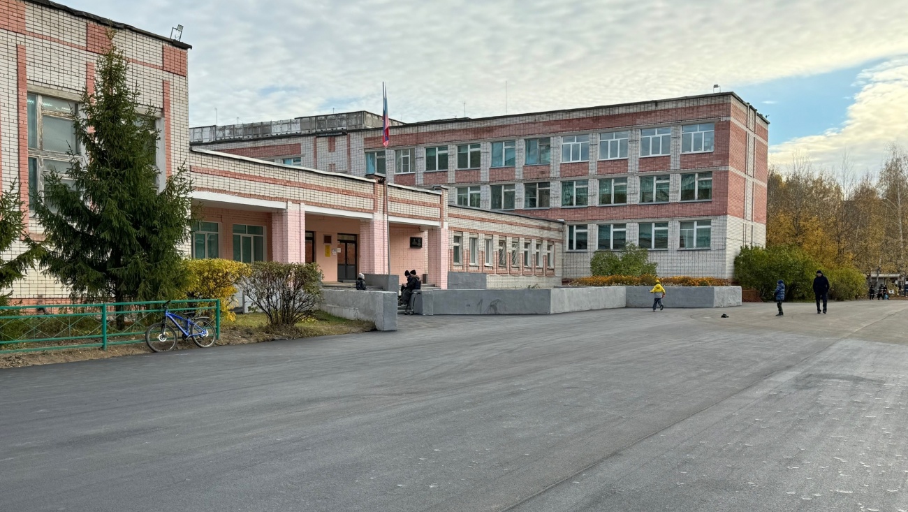 Во время осенних каникул в школе №1 Йошкар-Олы отремонтировали территорию