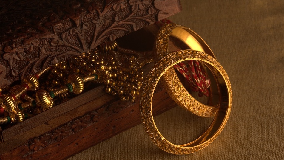 Ранее судимый йошкаролинец делал ремонт и позаимствовал ювелирные изделия хозяйки