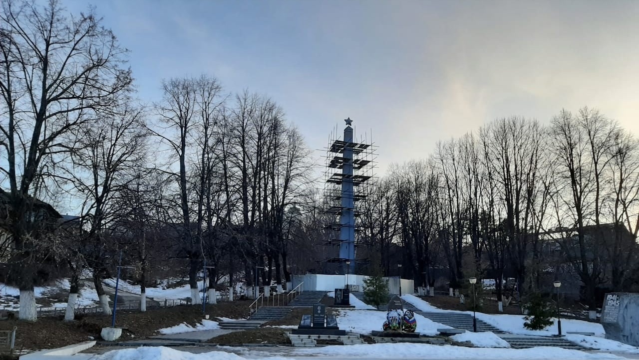 В Козьмодемьянске ремонтируют Обелиск памяти и славы воинам-землякам