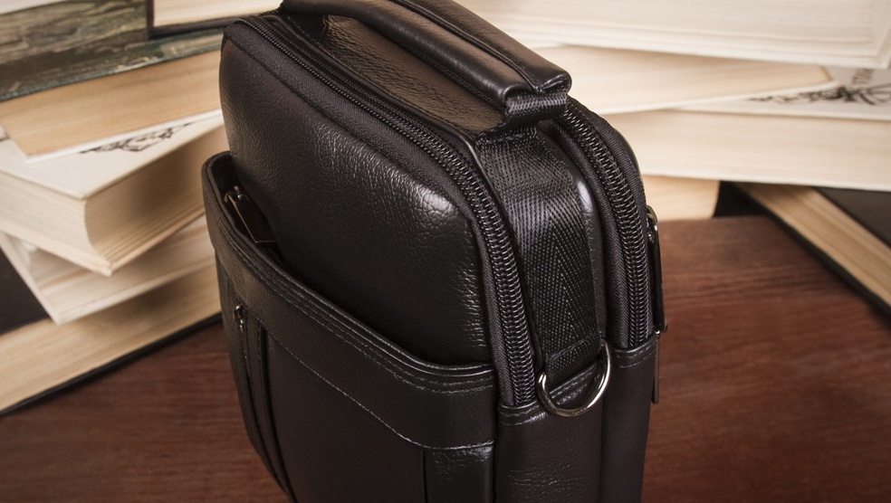 Из автомобиля жителя Марий Эл вытащили барсетку с деньгами