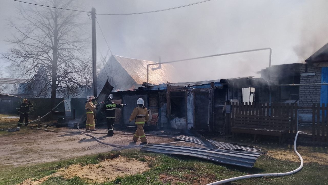 В Сурке произошёл серьёзный пожар в частном хозяйстве