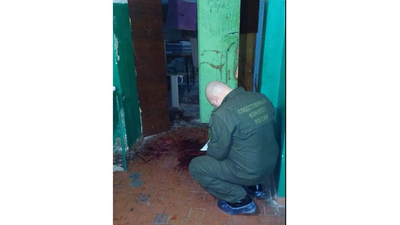 В общежитии Волжска женщина порезала двоих человек, один — скончался