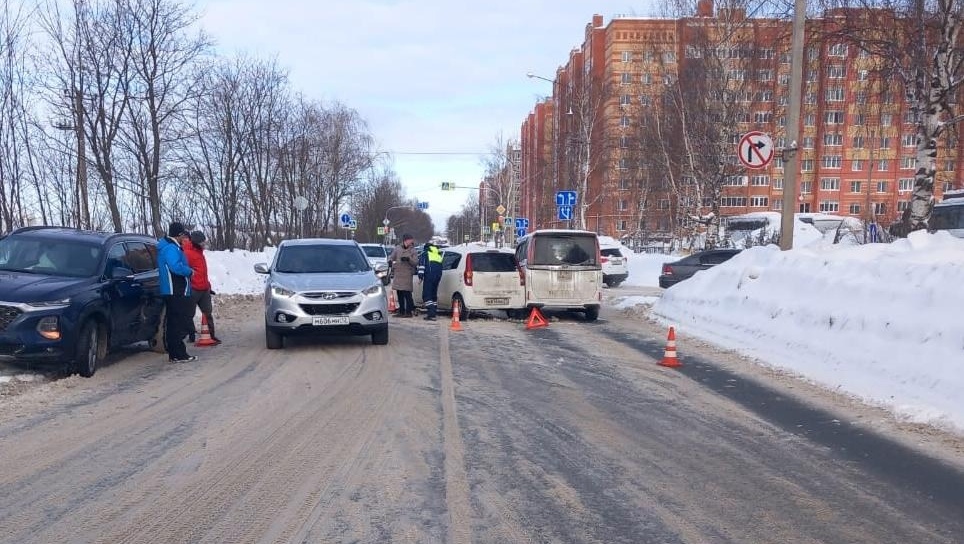 В Йошкар-Оле пьяная женщина-водитель протаранила на встречке две машины