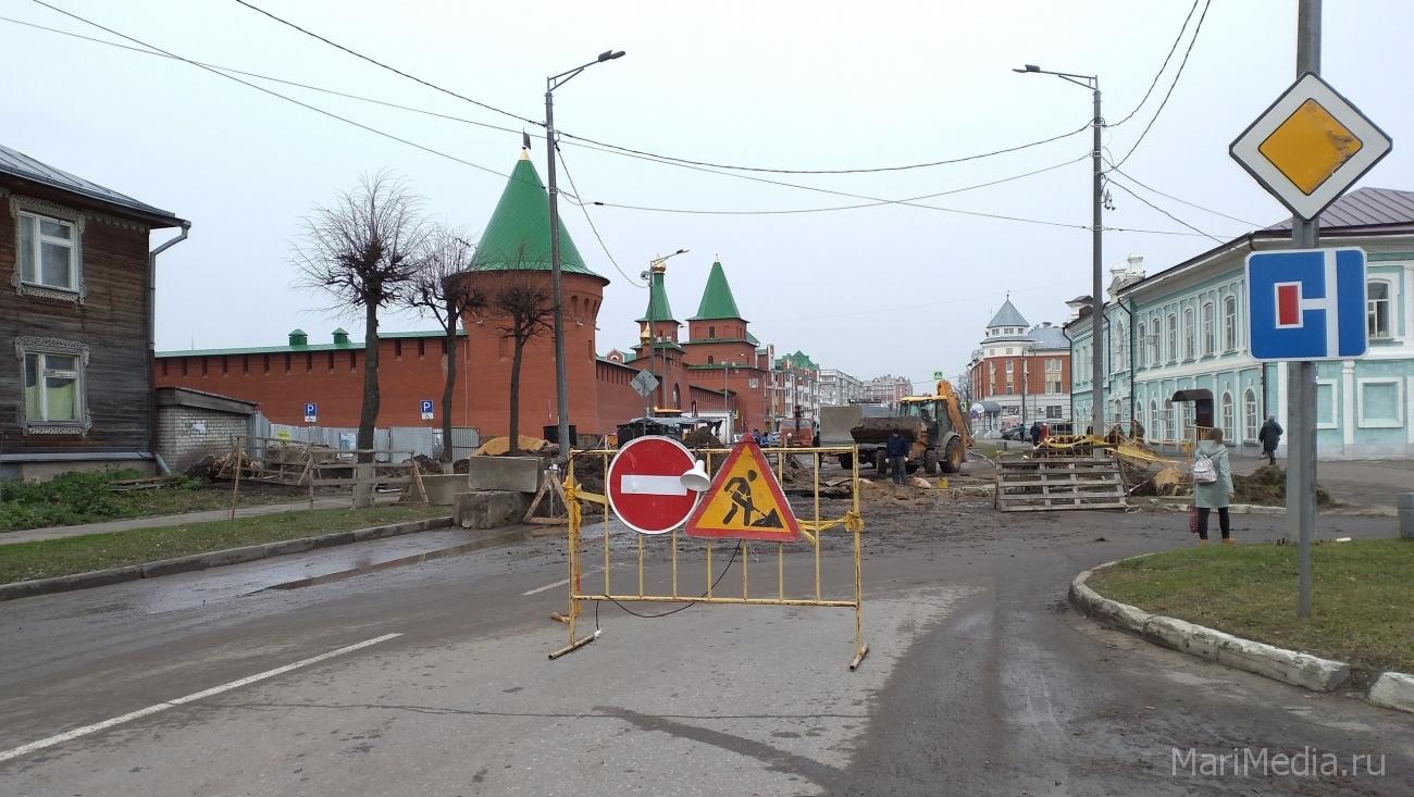 У Царевококшайского Кремля перерыта дорога