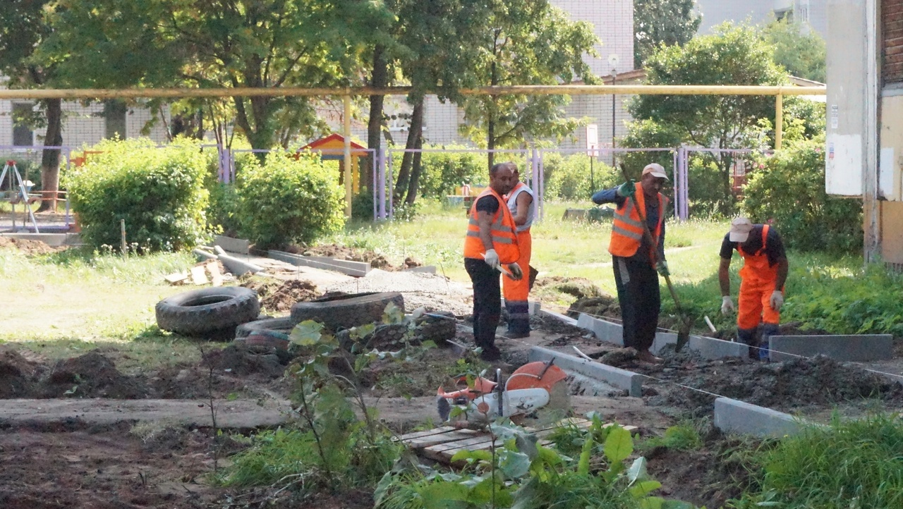 В Йошкар-Оле ремонтируют двор по адресу бульвар Чавайна, 10