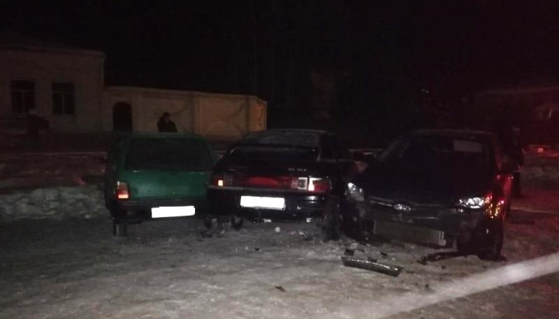 В Морках водитель «Форда» протаранил две машины и сбил пешехода