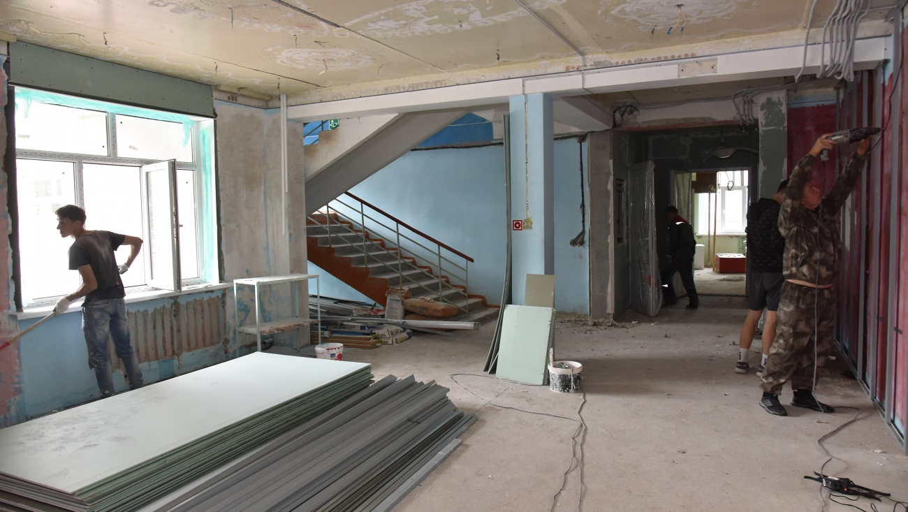 В Волжске городскую поликлинику № 2 ремонтируют в ускоренном режиме