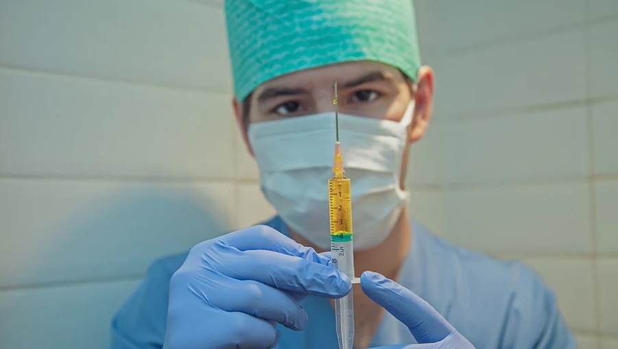 Вакцину от коронавируса скоро будут испытывать на людях