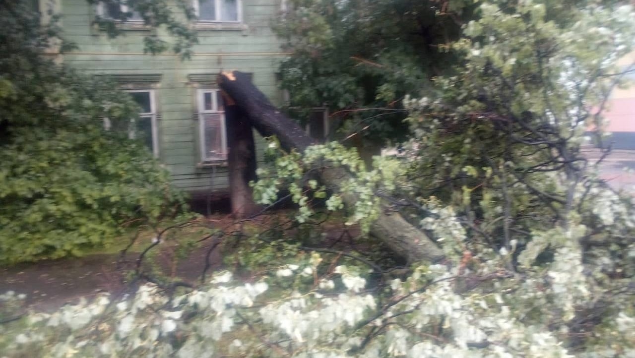 Сотрудники МУП «Город» откачивали воду с улиц Йошкар-Олы