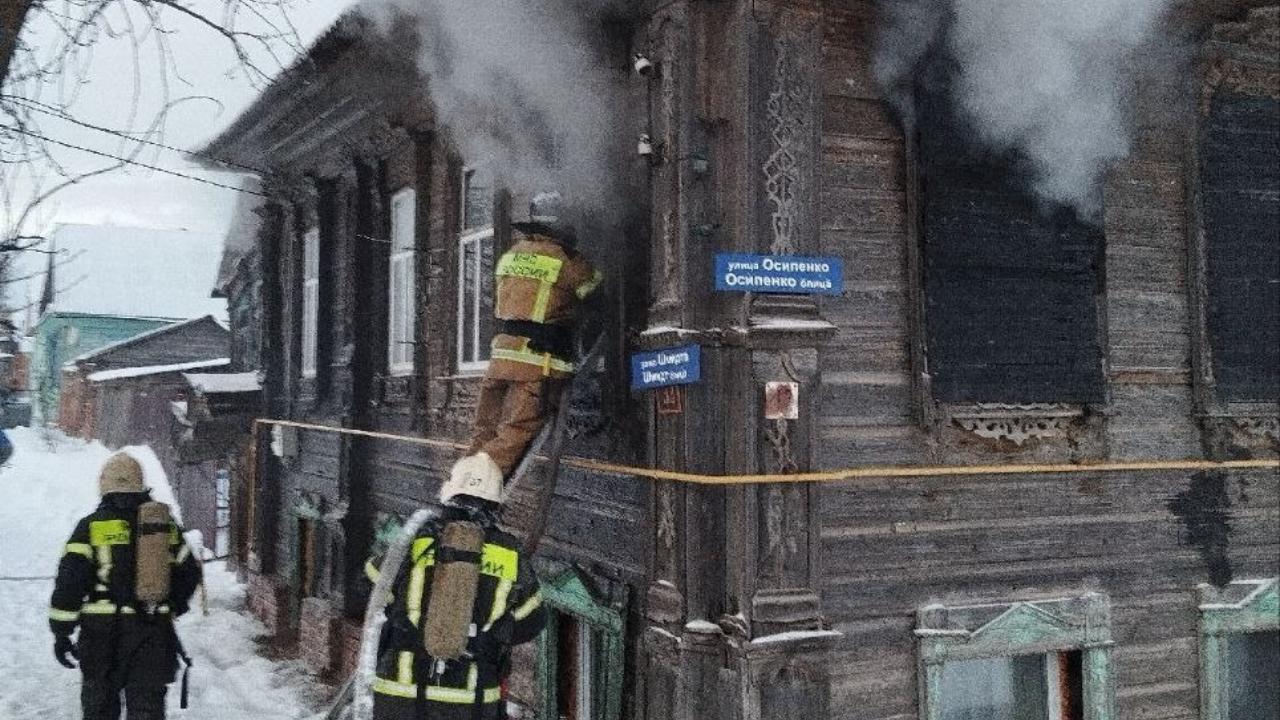 В Козьмодемьянске из горящего дома вытащили мужчину