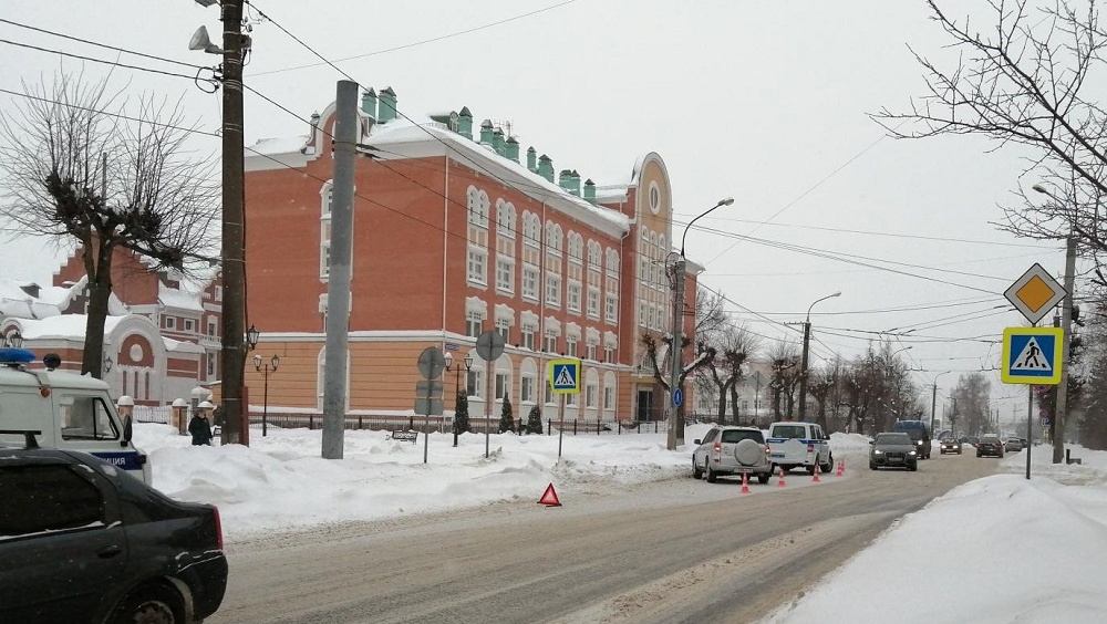 67-летний водитель Toyota RAV-4 совершил наезд на молодую женщину