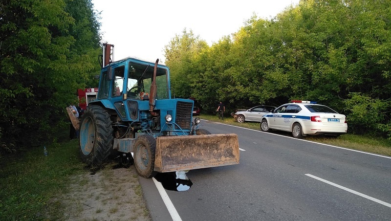В Волжском районе Mitsubishi врезался в трактор