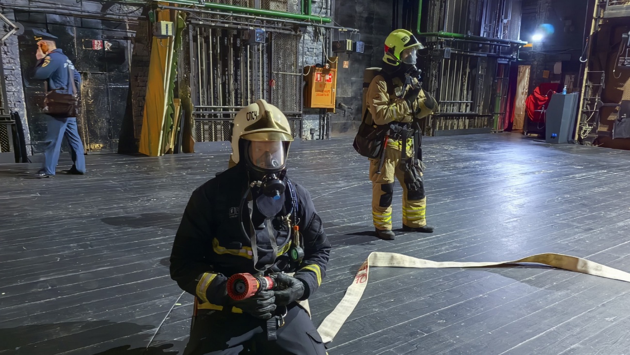 На сцену Марийского театра драмы имени Шкетана ворвались пожарные