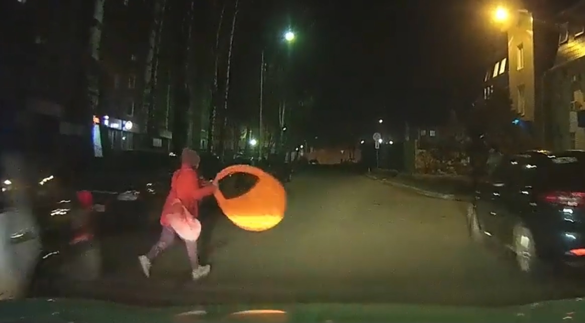 В Йошкар-Оле 7-летняя девочка выскочила под колёса иномарки