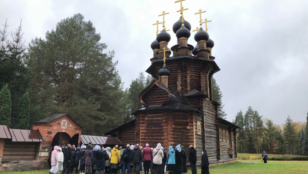 В мужской монастырь Богородице-Сергиева пустынь съехались верующие со всей республики