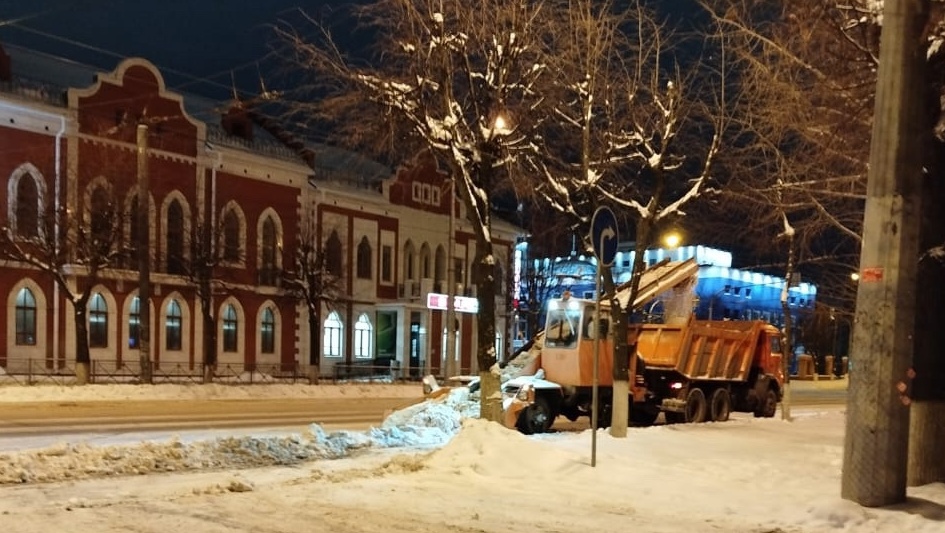 Уборка дорог в Йошкар-Оле не прекращается даже в выходные