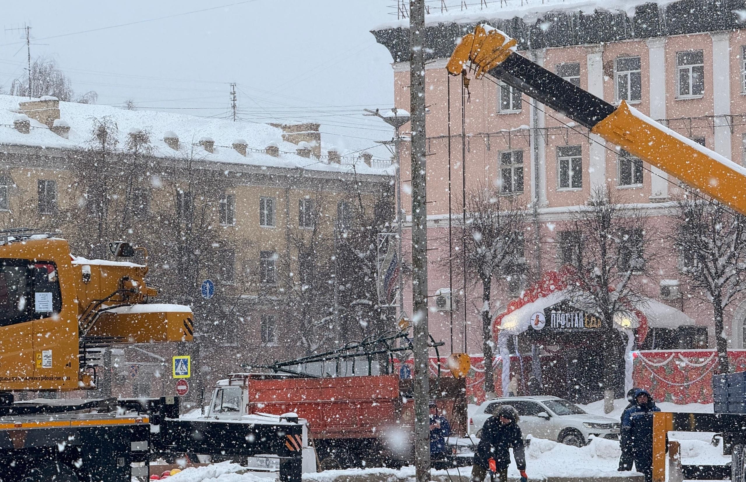 В Йошкар-Оле полностью демонтировали новогоднюю ель