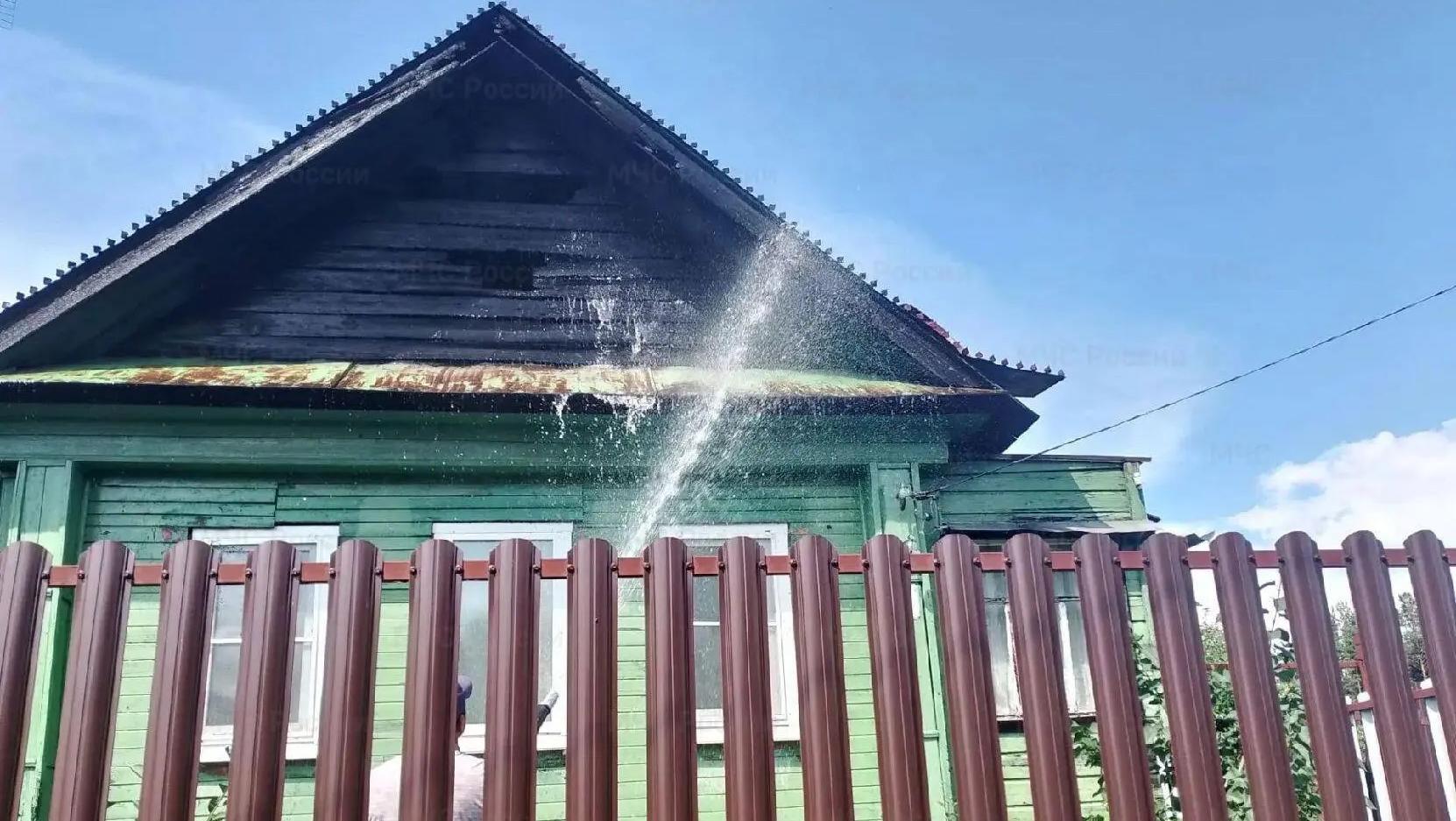 Житель Кокшайска помогал тушить пожар у соседей до приезда пожарных