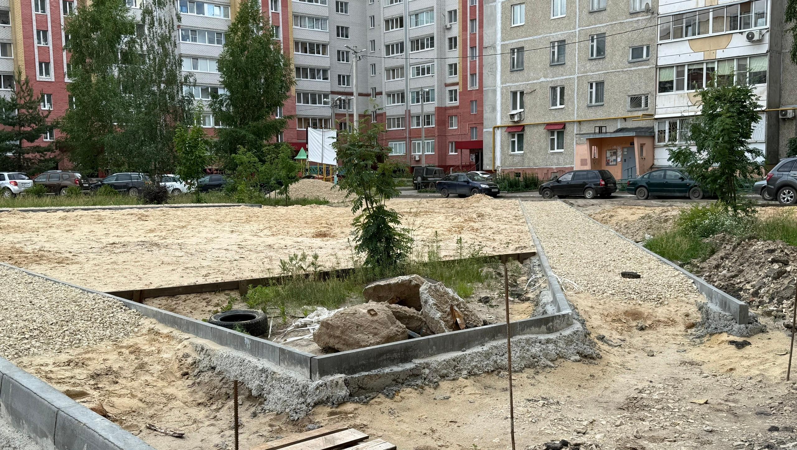 В Йошкар-Оле приостановили благоустройство пешеходной зоны в Сомбатхее 