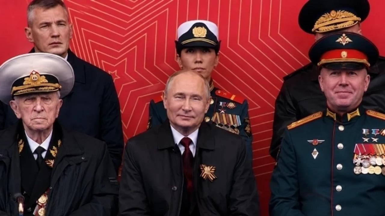 Герой России из Марий Эл смотрел парад Победы в Москве рядом с президентом