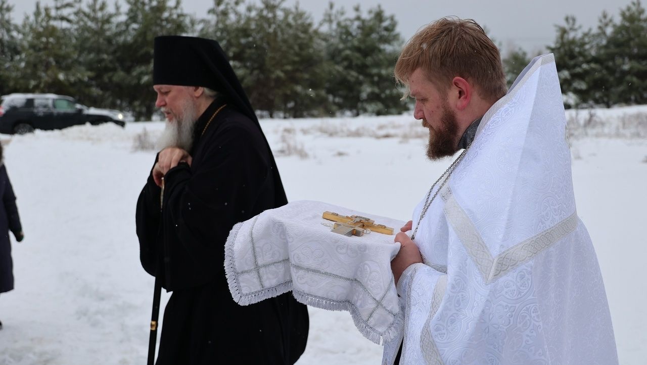 Епископ Феофан передал волжскому храму иконы