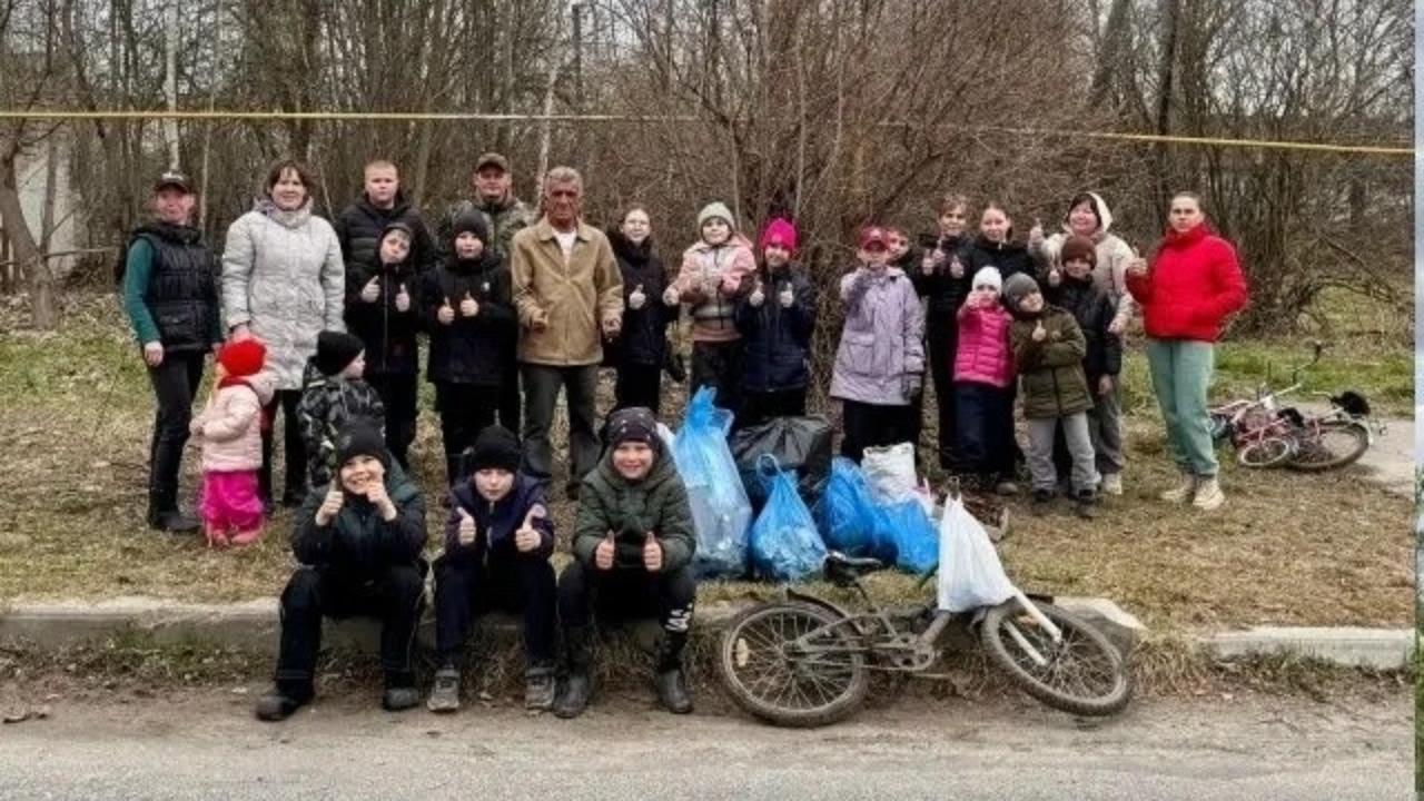 Жители Савино помогли ТОС прибрать деревню