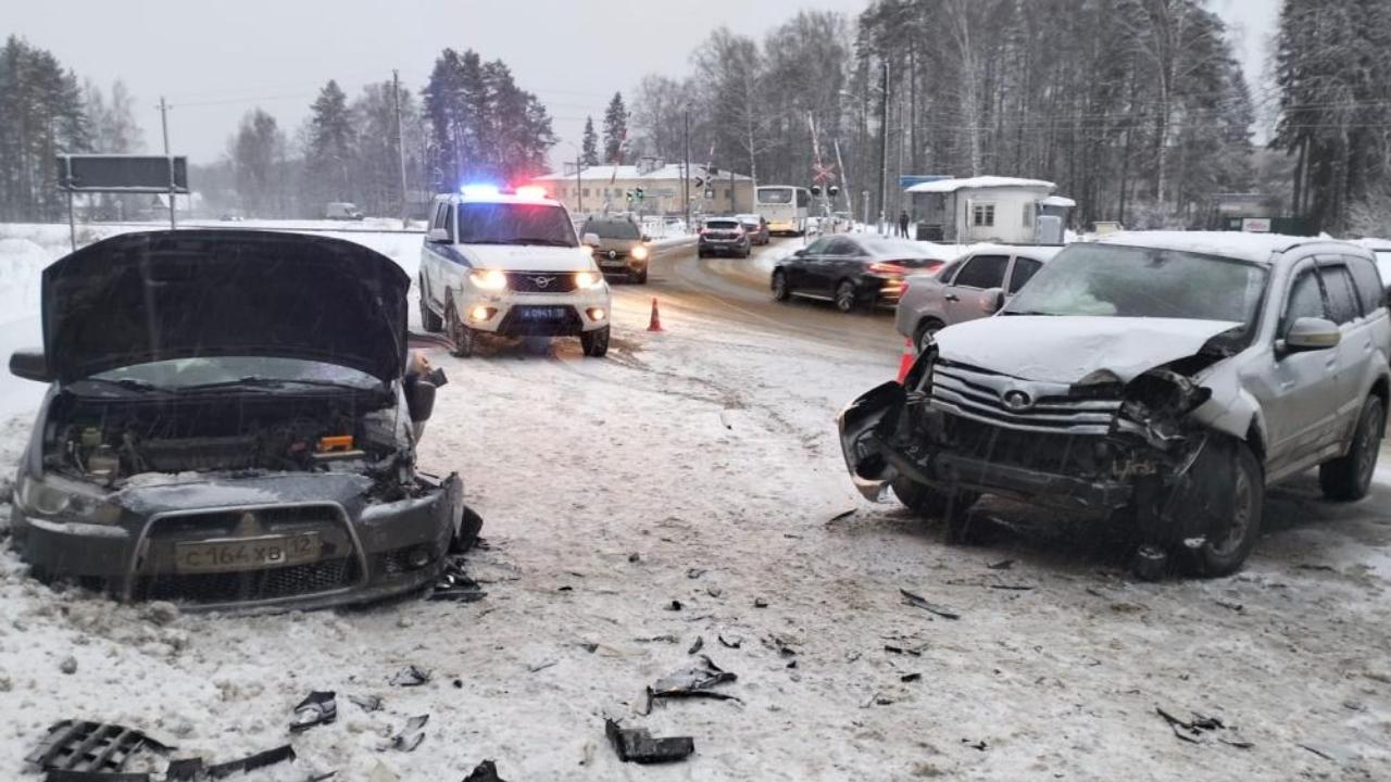 На железнодорожных переездах Марий Эл за год произошло 13 ДТП