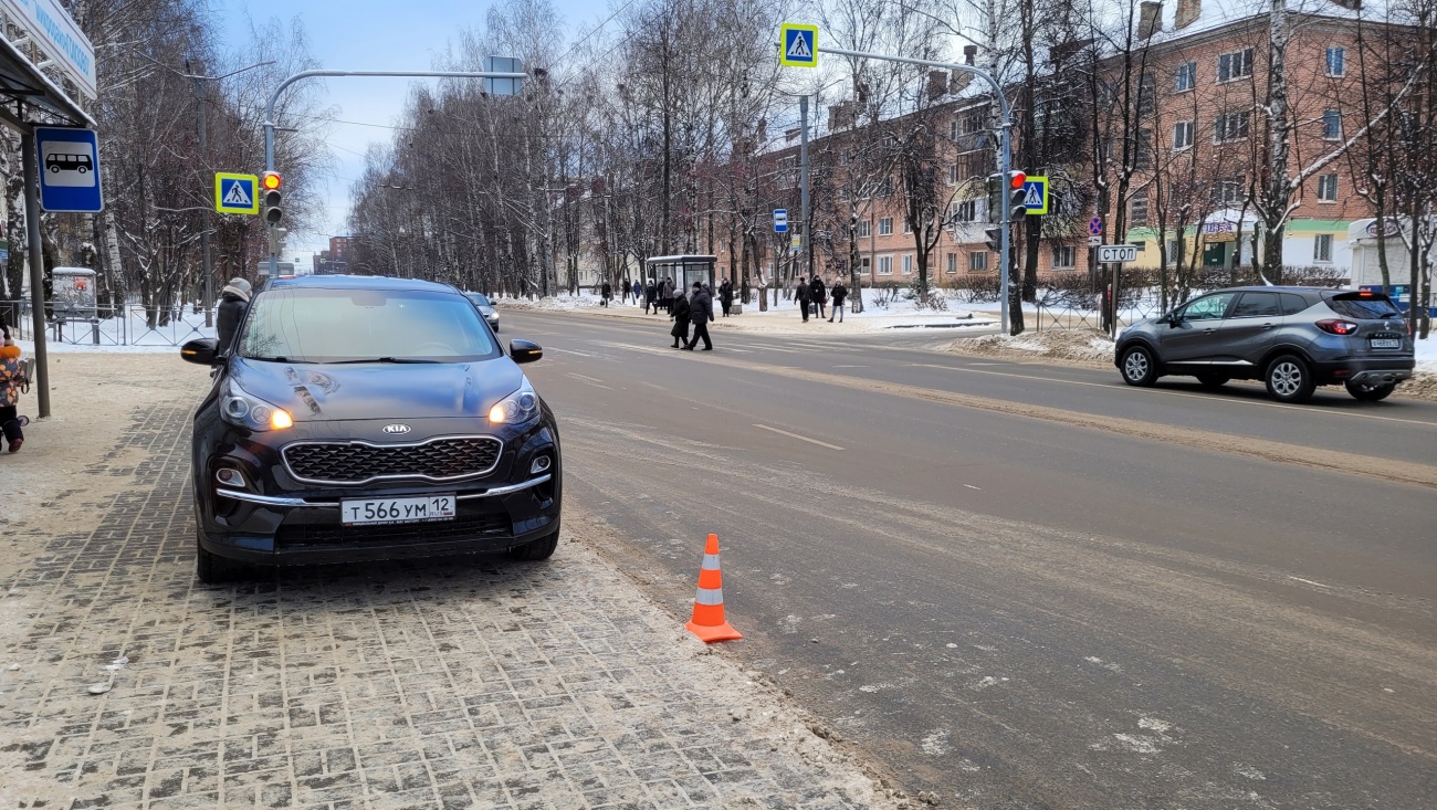 В Йошкар-Оле иномарка сбила школьника, подросток госпитализирован