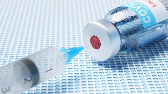 Врачи объяснили боль в месте прививки от коронавируса