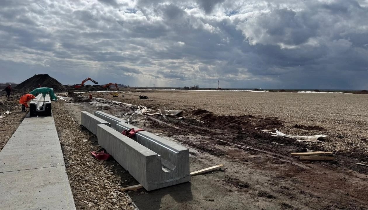 В аэропорту Йошкар-Олы цементируют взлётно-посадочную полосу