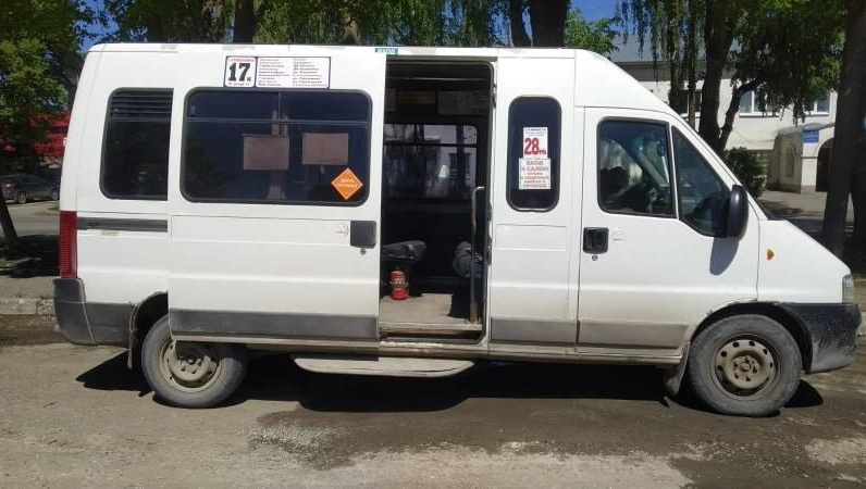 В Йошкар-Оле водителю маршрутки удалось избежать столкновения на светофоре