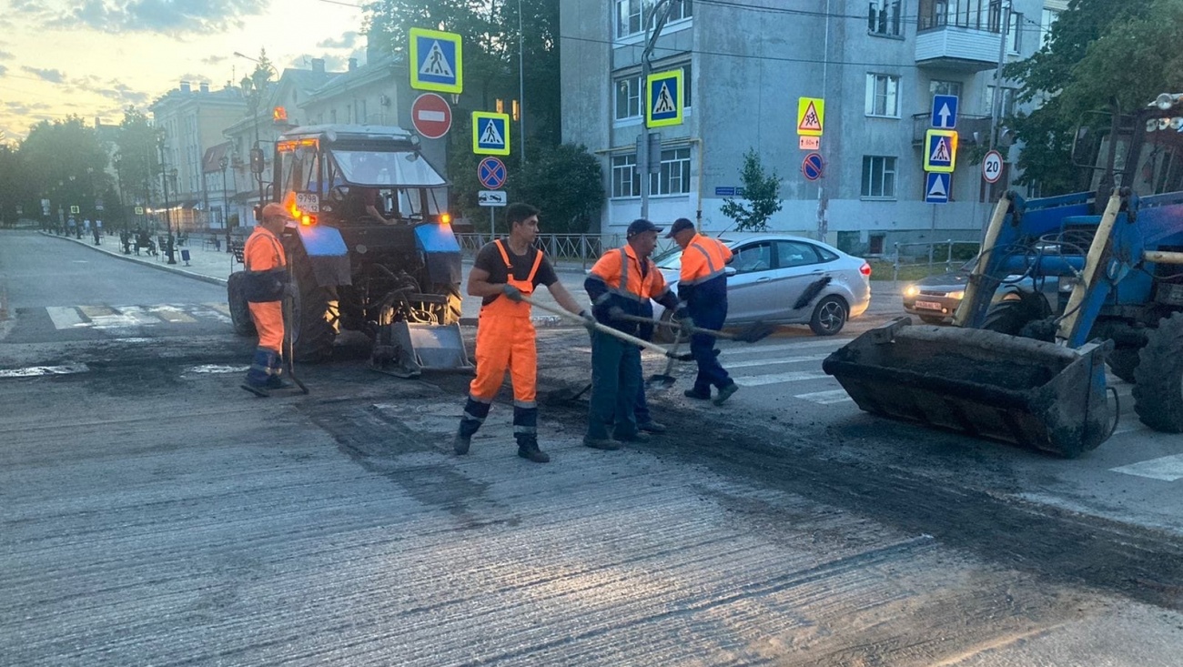 Дороги Йошкар-Олы ремонтируют и ночью