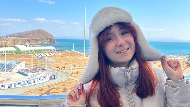 Школьница из Марий Эл изучает работу медиацентров «МедиаЛаб» в ВДЦ «Океан»