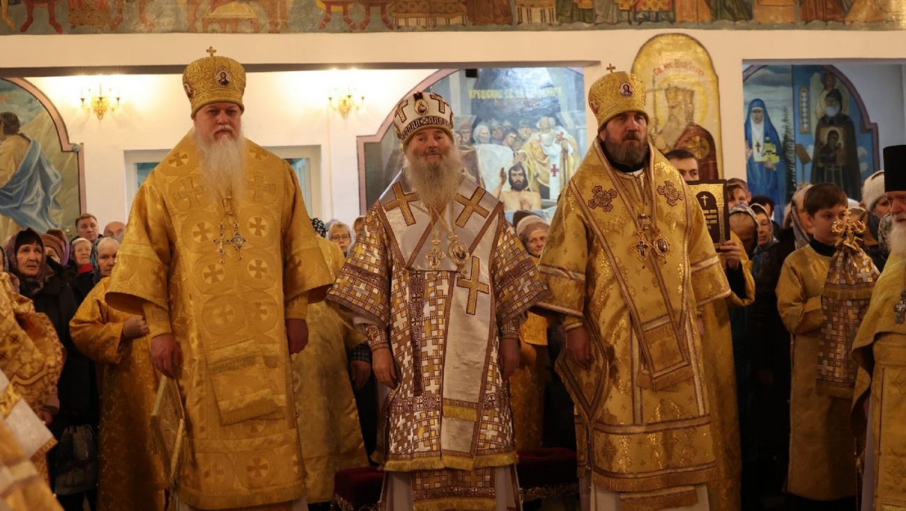 Три архиерея возглавили литургию в Никольском кафедральном соборе Волжска