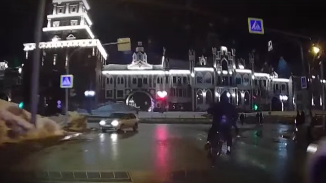 В Йошкар-Оле 15-летний питбайкер сбил женщину, уходя от погони