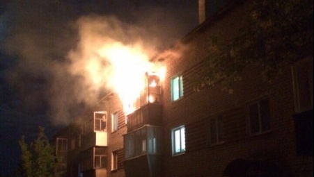 В Советском из-за непотушенной сигареты в многоквартирном доме произошёл пожар