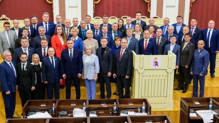 Глава Марий Эл поздравляет депутатов с Днём российского парламентаризма