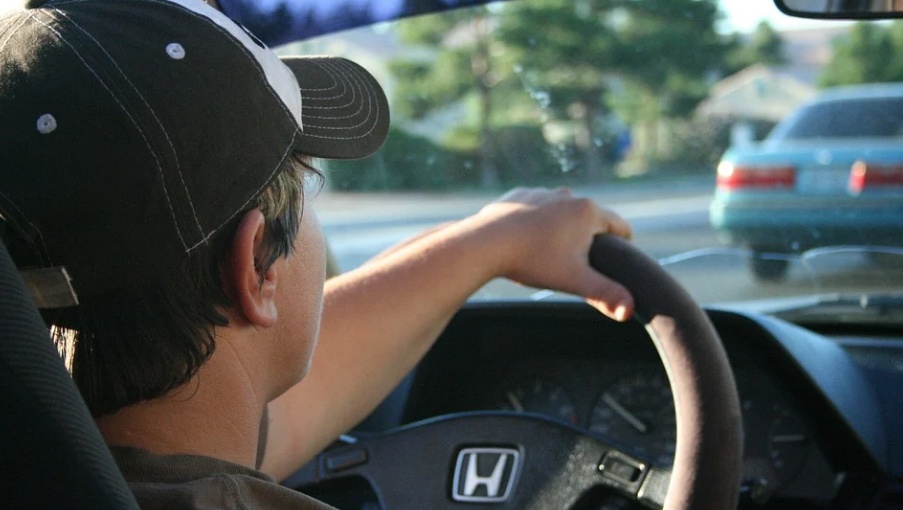 В следующем году МВД может допустить к сдаче на права 16-летних