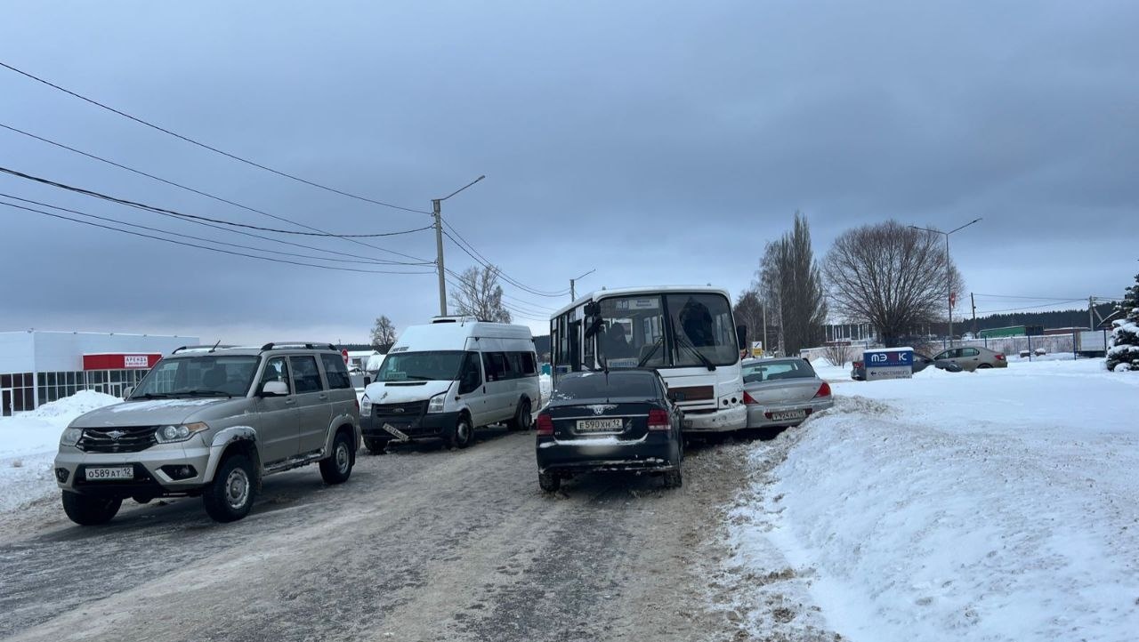 В Волжске столкнулись шесть транспортных средств