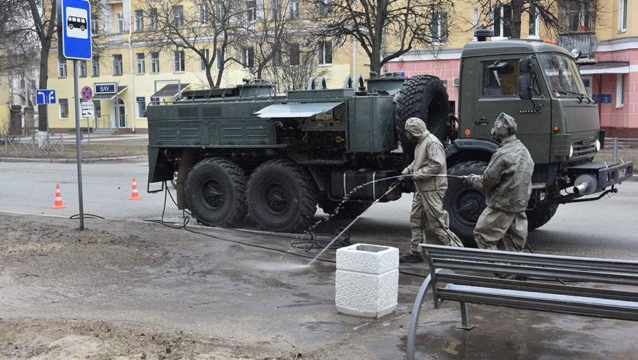 К дезинфекции городских улиц привлечена военная техника