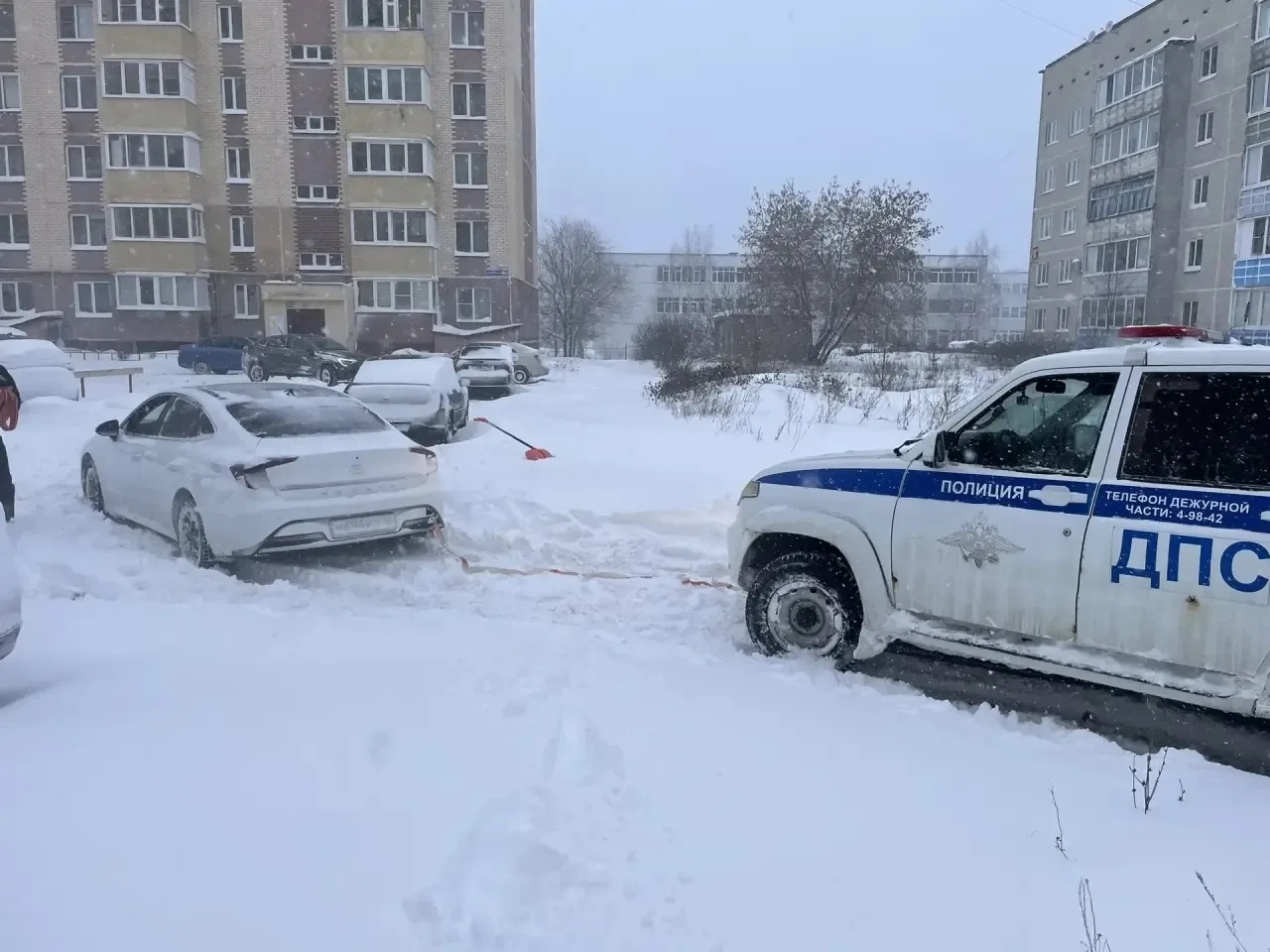 В Марий Эл в снежном плену оказались фуры и легковушки