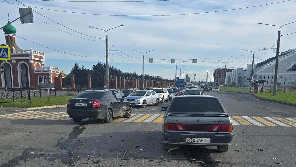 В Йошкар-Оле Scoda и Lada не поделили перекрёсток
