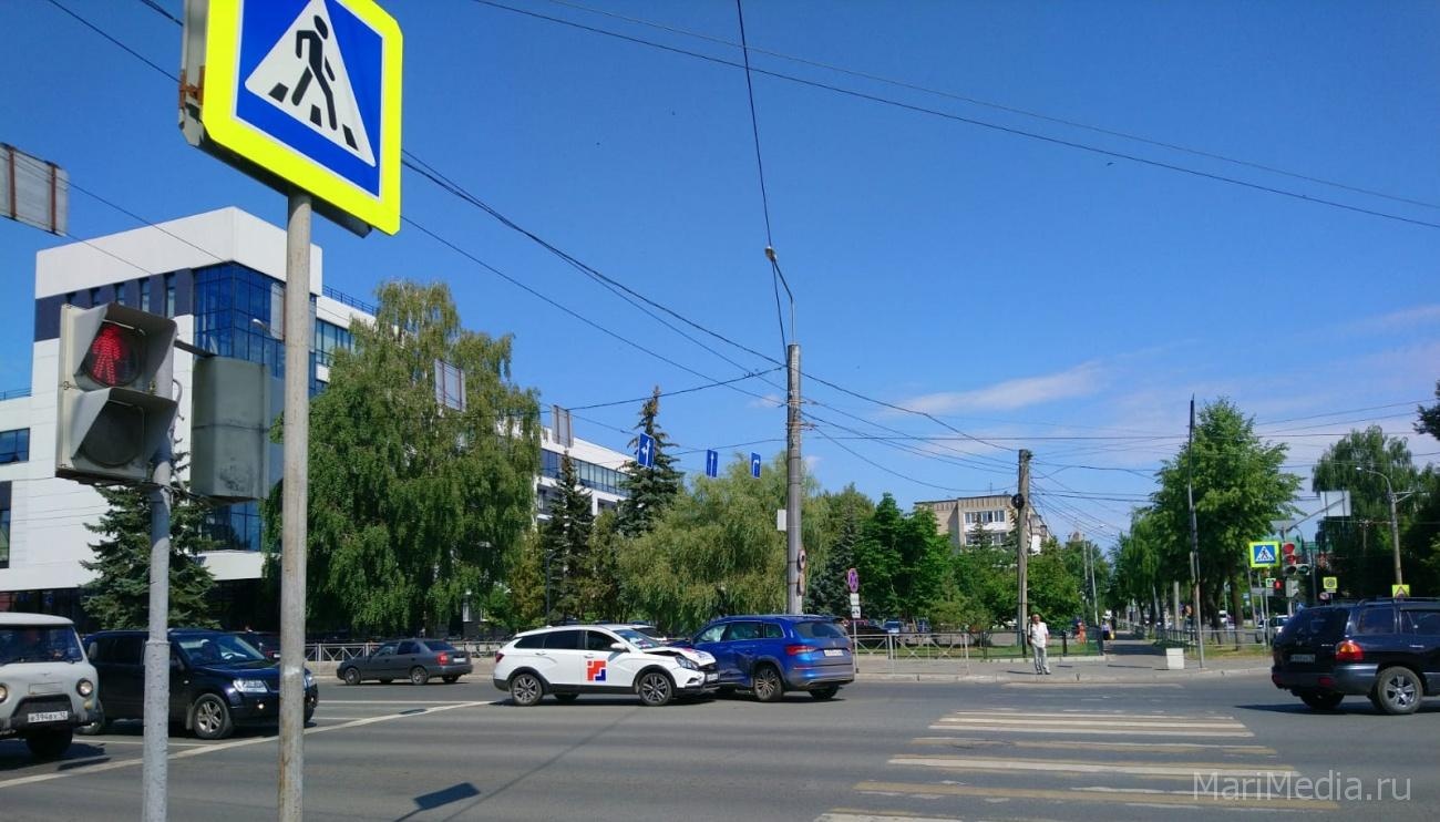 В Йошкар-Оле на Ленинском проспекте произошло ДТП