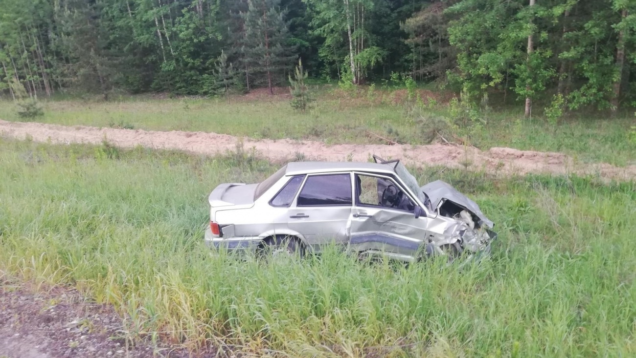 Ночью на трассе «Вятка» отечественный автомобиль вылетел в кювет