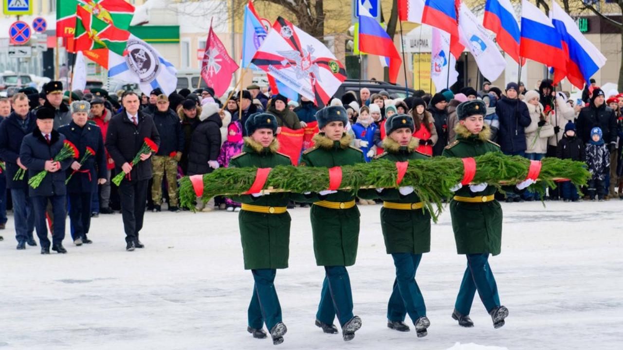На митинг у Монумента Воинской Славы в Йошкар-Оле собралось более 700 человек