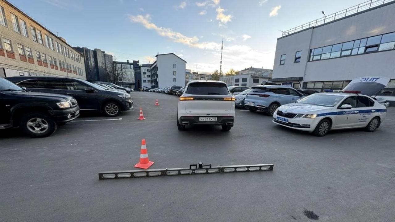 В Йошкар-Оле на парковке сбили человека