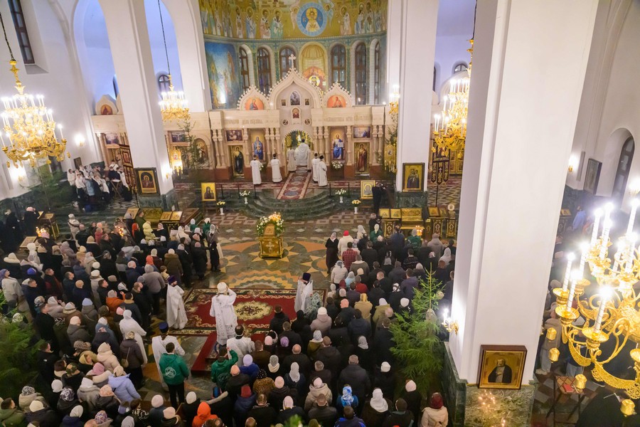 Рождественское богослужение в  Йошкар-Оле посетил глава Марий Эл