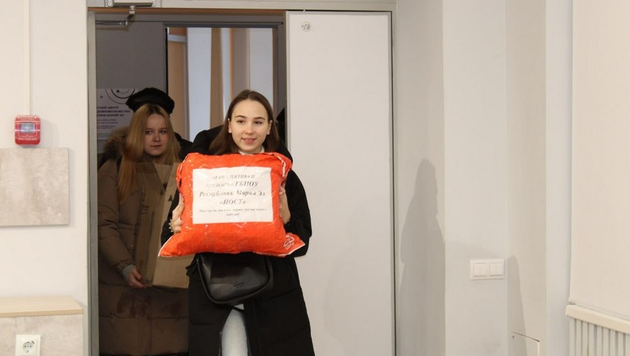 Студенты Марий Эл передали бойцам ещё 164 толстовки