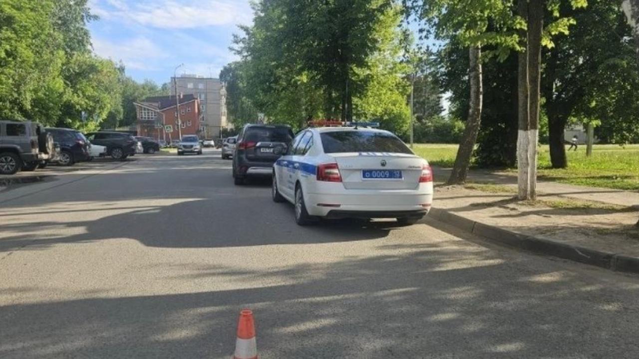 В Йошкар-Оле 16-летняя девушка перебегала дорогу и попала под машину